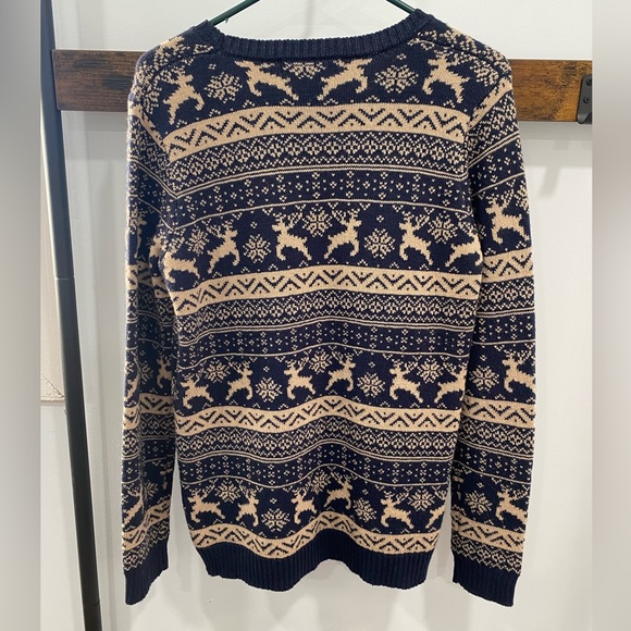 Forever 21 Sweater. Medium - Picture 2 of 4